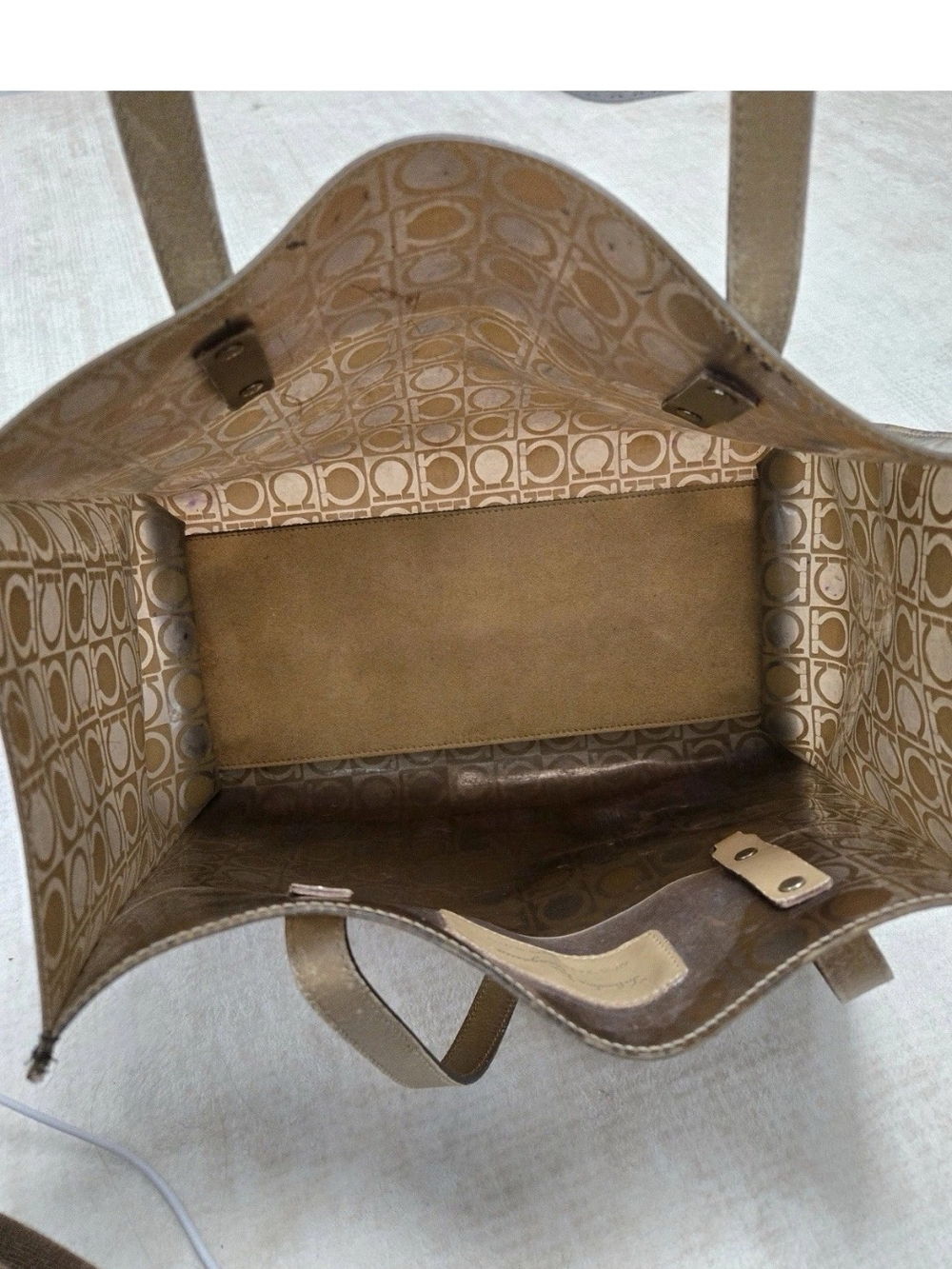 . AUTHENTIC  Salvatore Ferragamo Brown & Tan Signature VinylShopper Tote - Picture 2 of 9